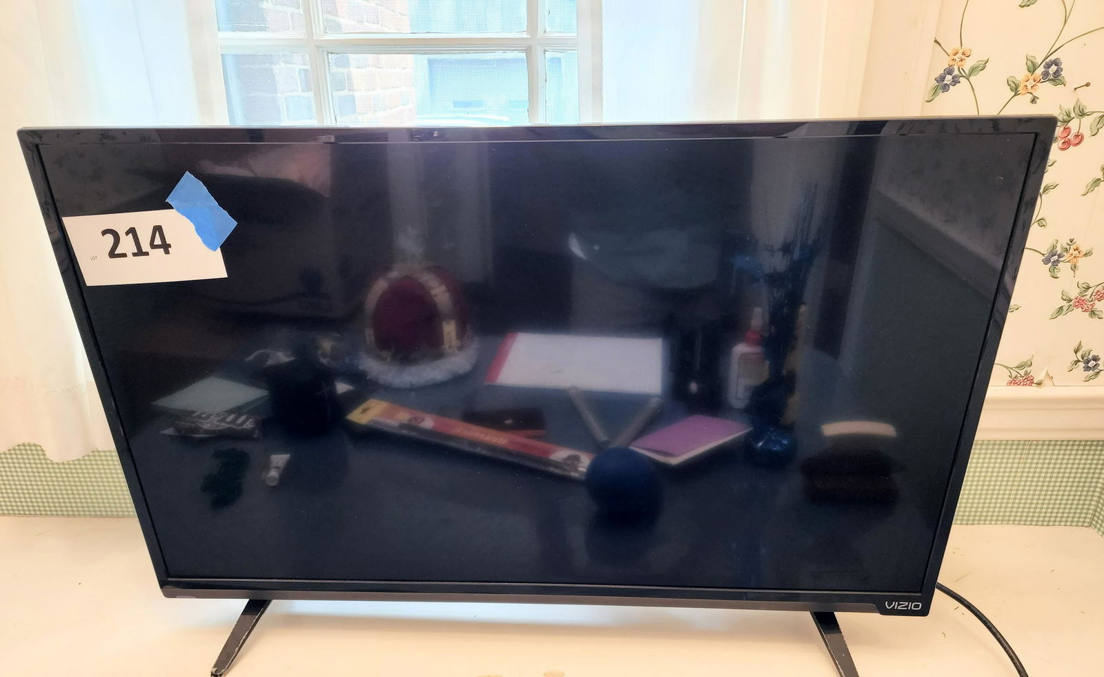 VIZIO FLAT-SCREEN TV: 31".