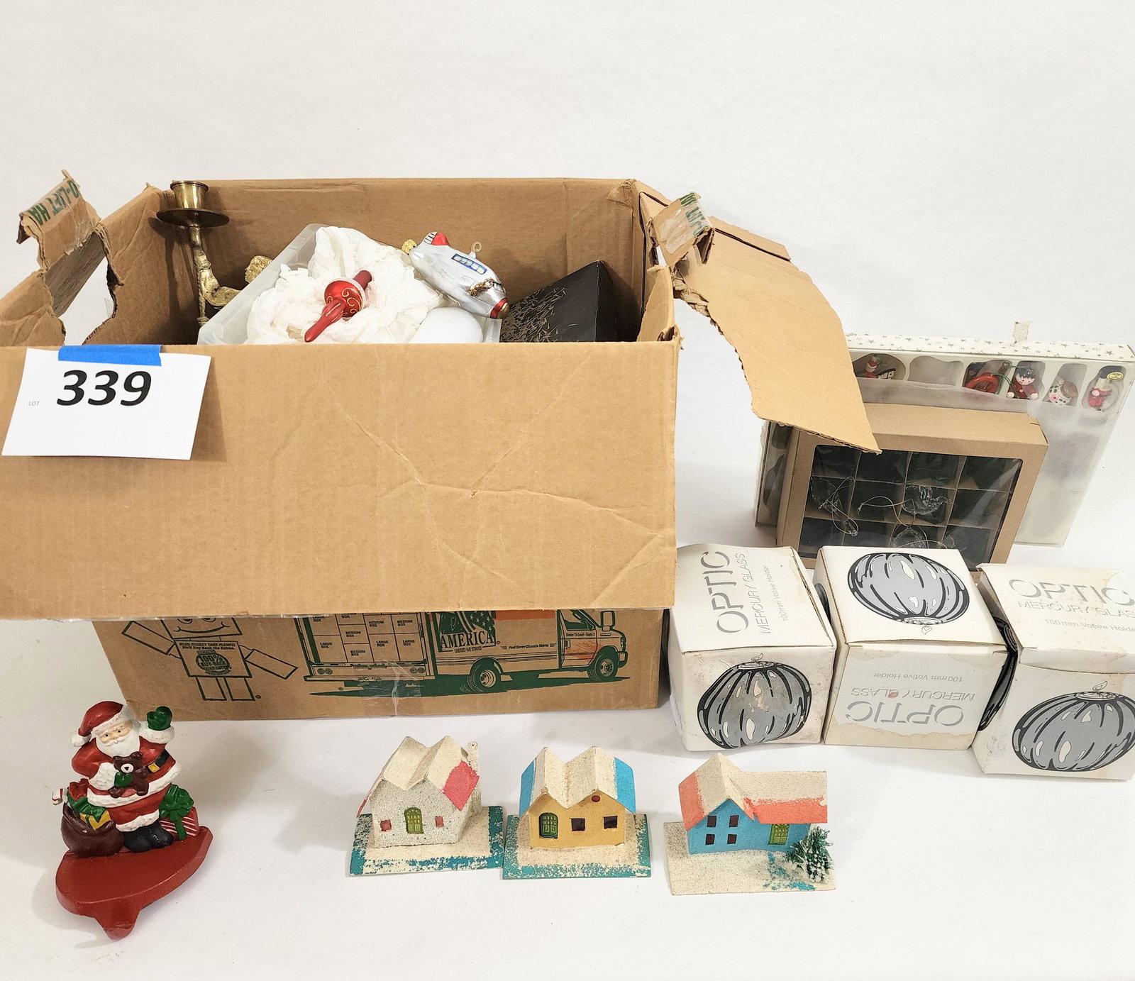 VINTAGE AND MODERN CHRISTMAS ORNAMENTS (1 of 6)