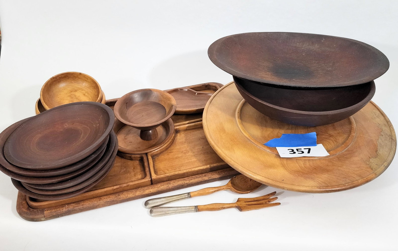 LAZY SUSAN, SALAD BOWLS AND WOODEN SERVING ITEMS: American, 20th century. Vintage wooden tableware, including maple lazy susan 18" in diameter, salad serving bowl and bowls (6), rectangular tray with fitted wooden serving dishes, and a pair of salad 
