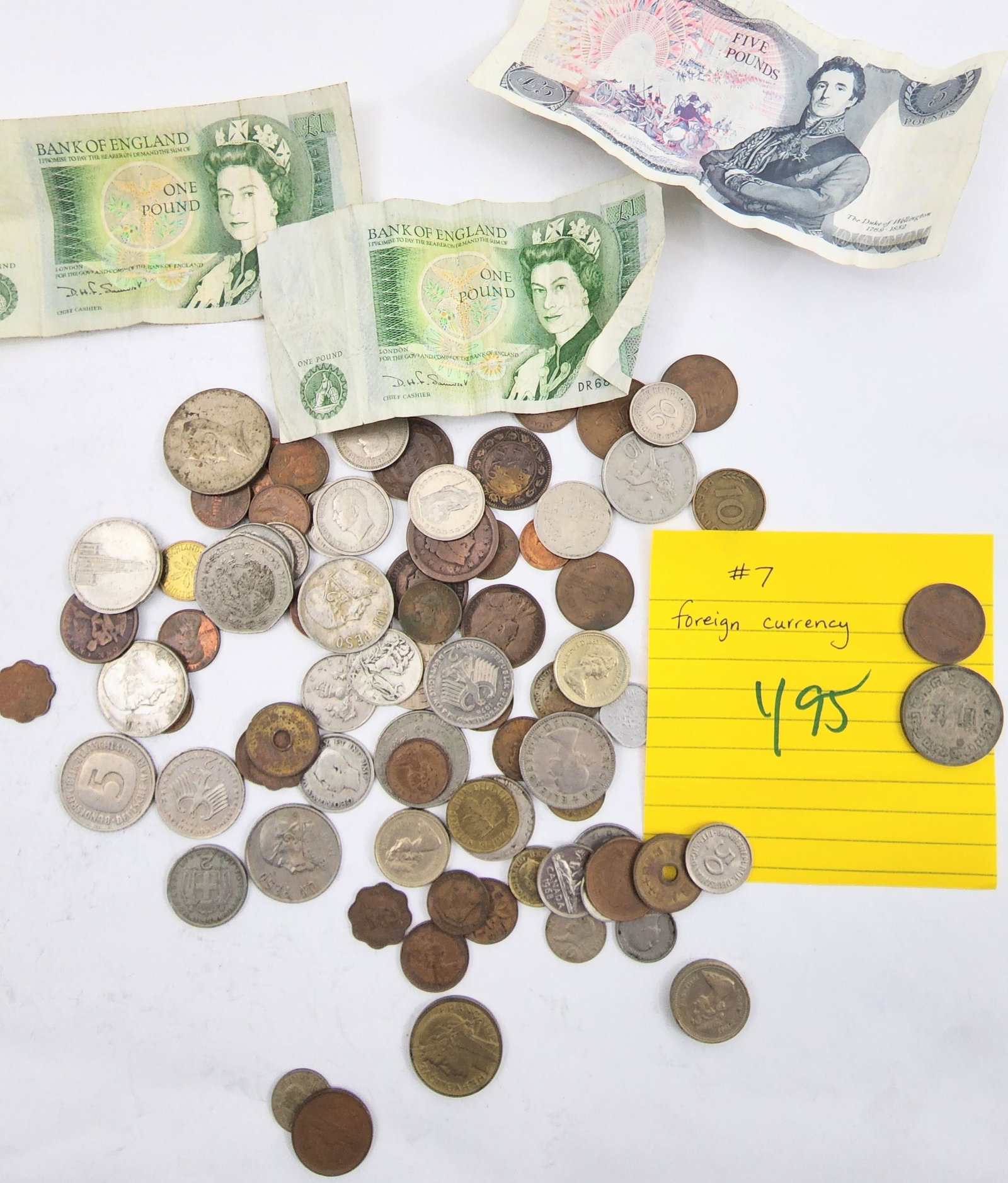 MIXED LOT OF FOREIGN CURRENCY: See photos.