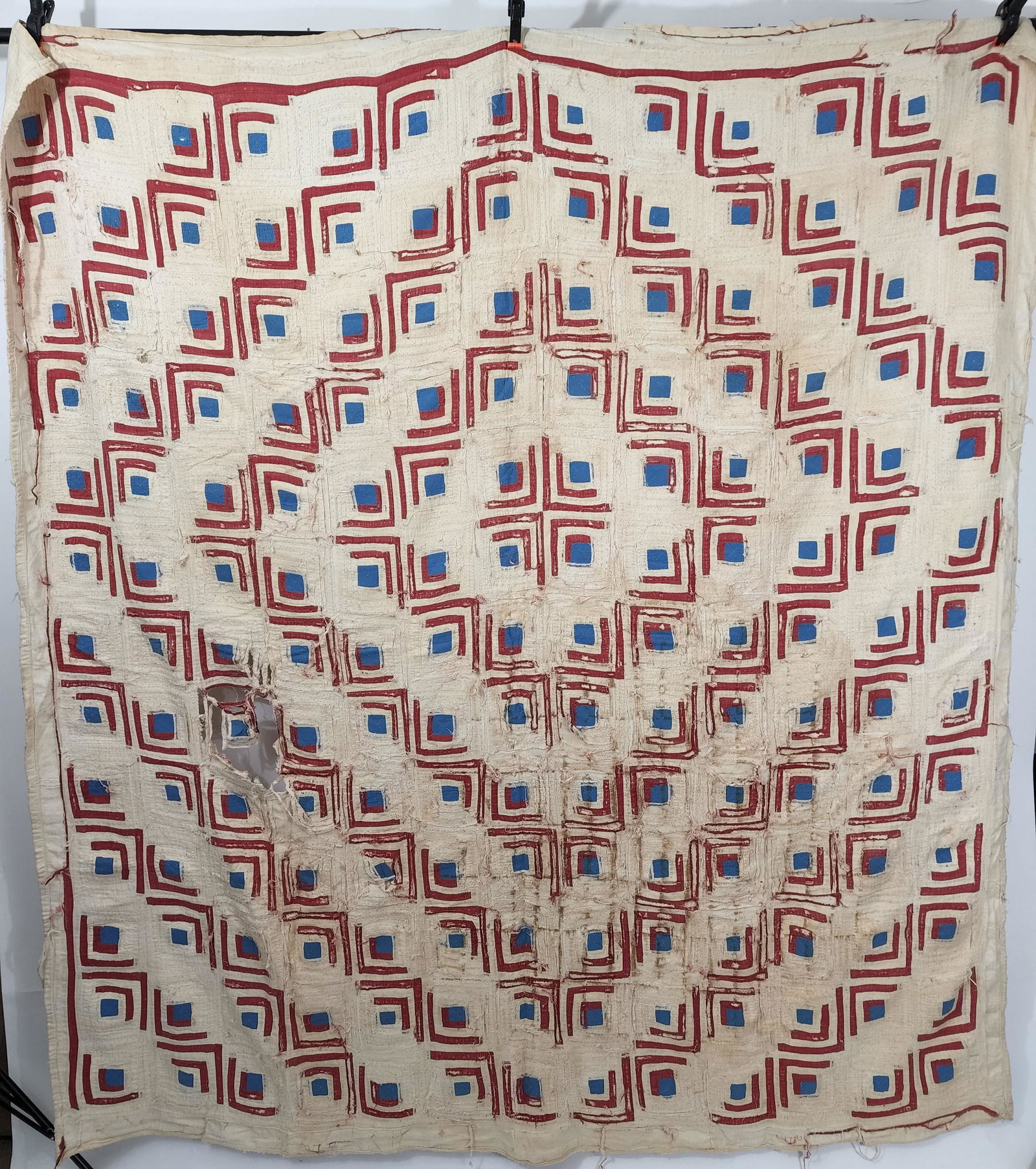 AMERICAN PATRIOTIC QUILT: Late 19th century. Red, white and blue Sunshine and Shadows Log Cabin quilt. The white fabric was printed with pastel pinks and blues. Approx. 83" x 70".