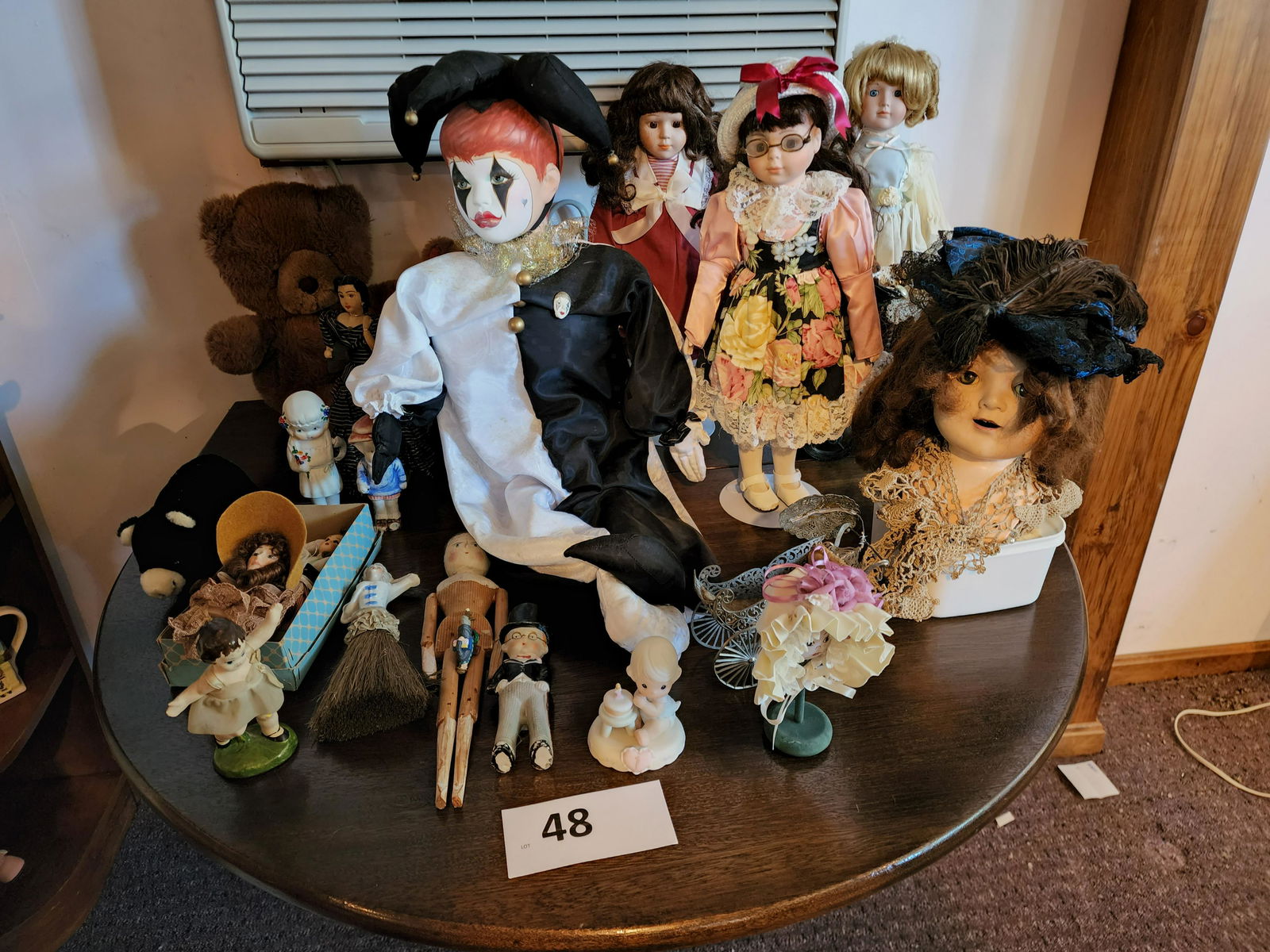 GROUP OF DOLLS AND FIGURES (1 of 17)
