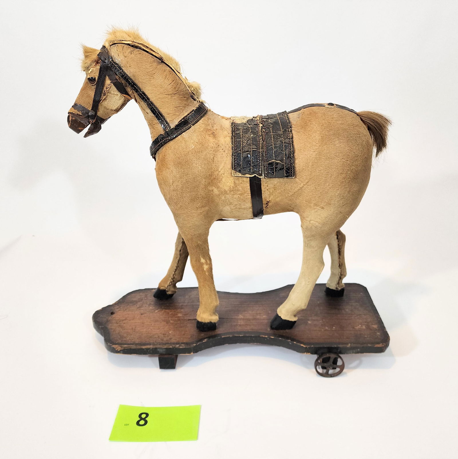 HIDE HORSE PULL-TOY (1 of 4)