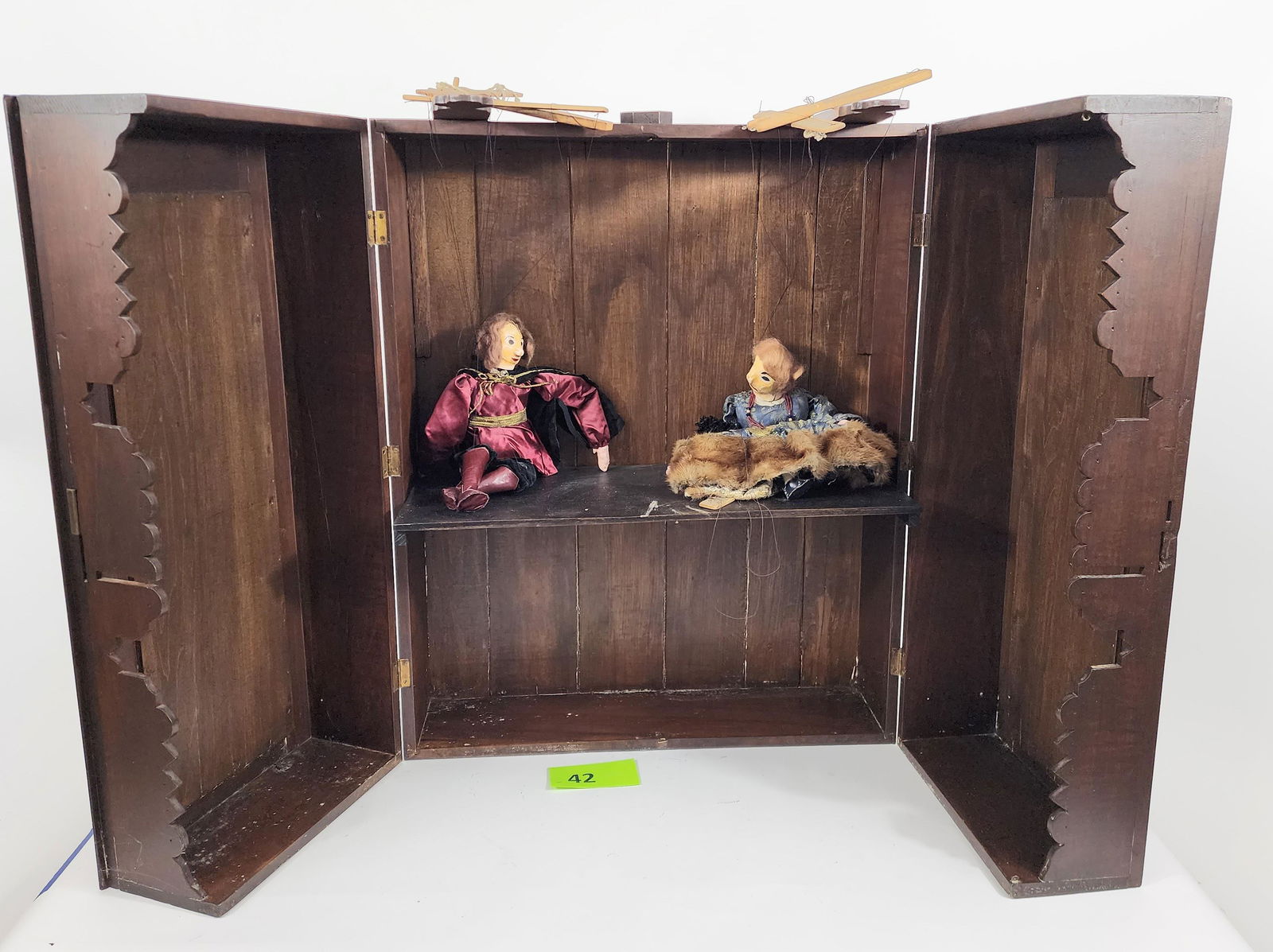FOLKSY MARIONETTE CASE/STAGE WITH PUPPETS (1 of 8)