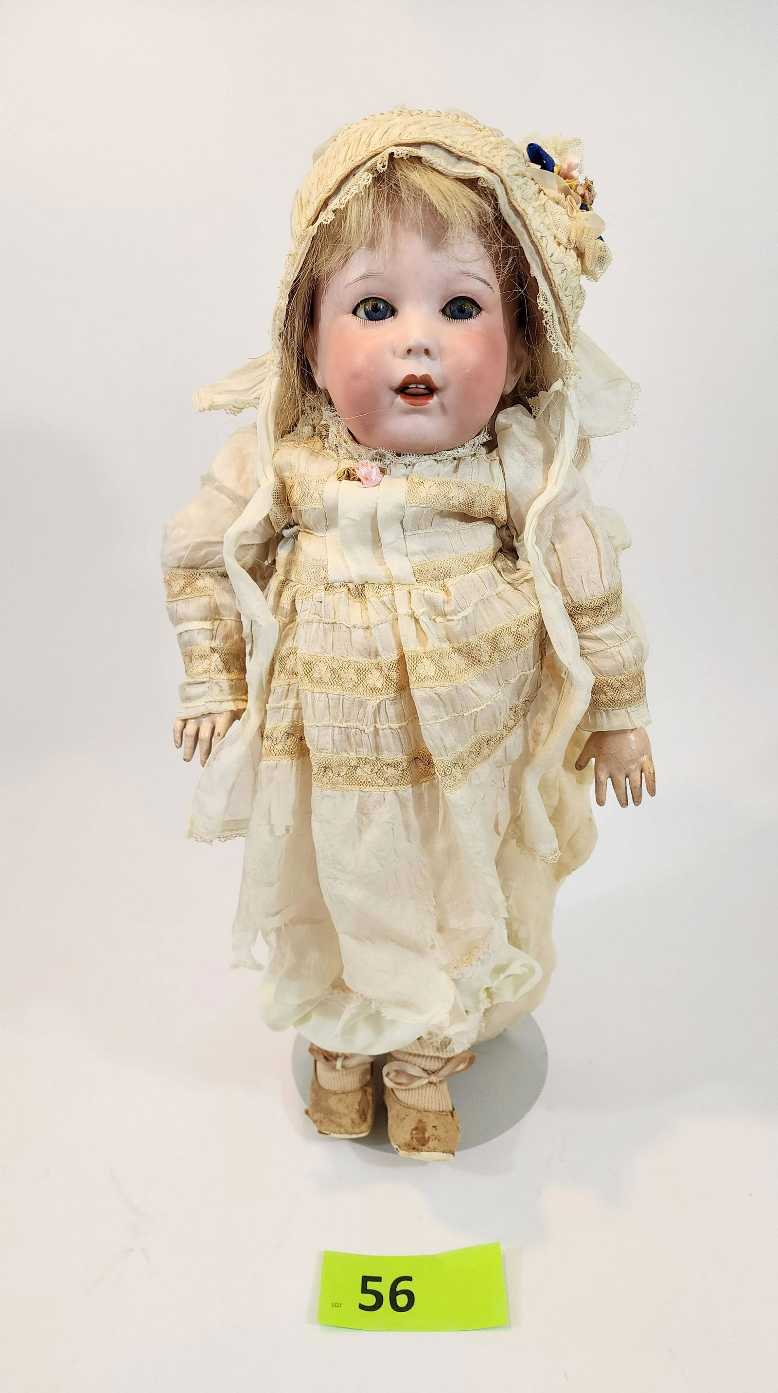 24" FRENCH FLUTTERING TONGUE DOLL (1 of 4)