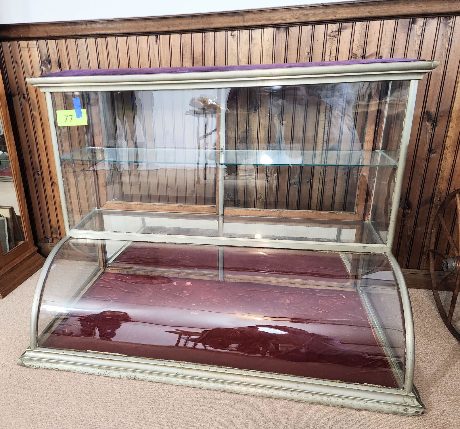 COUNTERTOP DISPLAY CASE WITH CURVED GLASS (1 of 5)