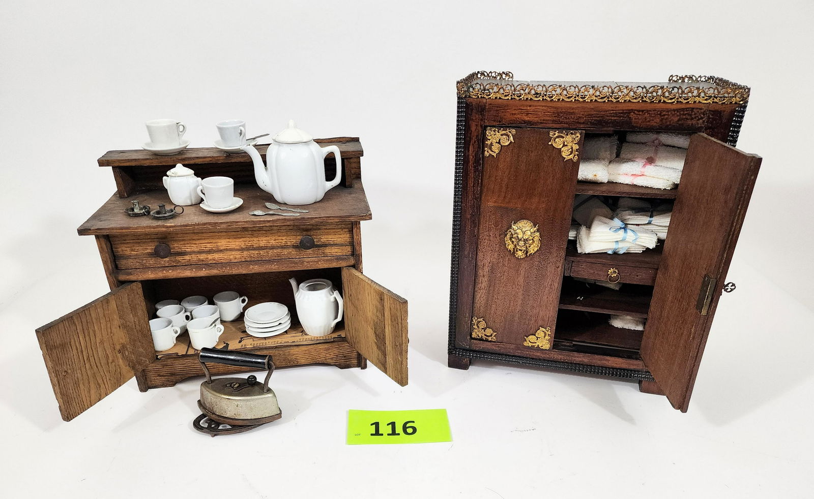 COLLECTION OF DOLL TOYS AND FURNITURE (1 of 5)