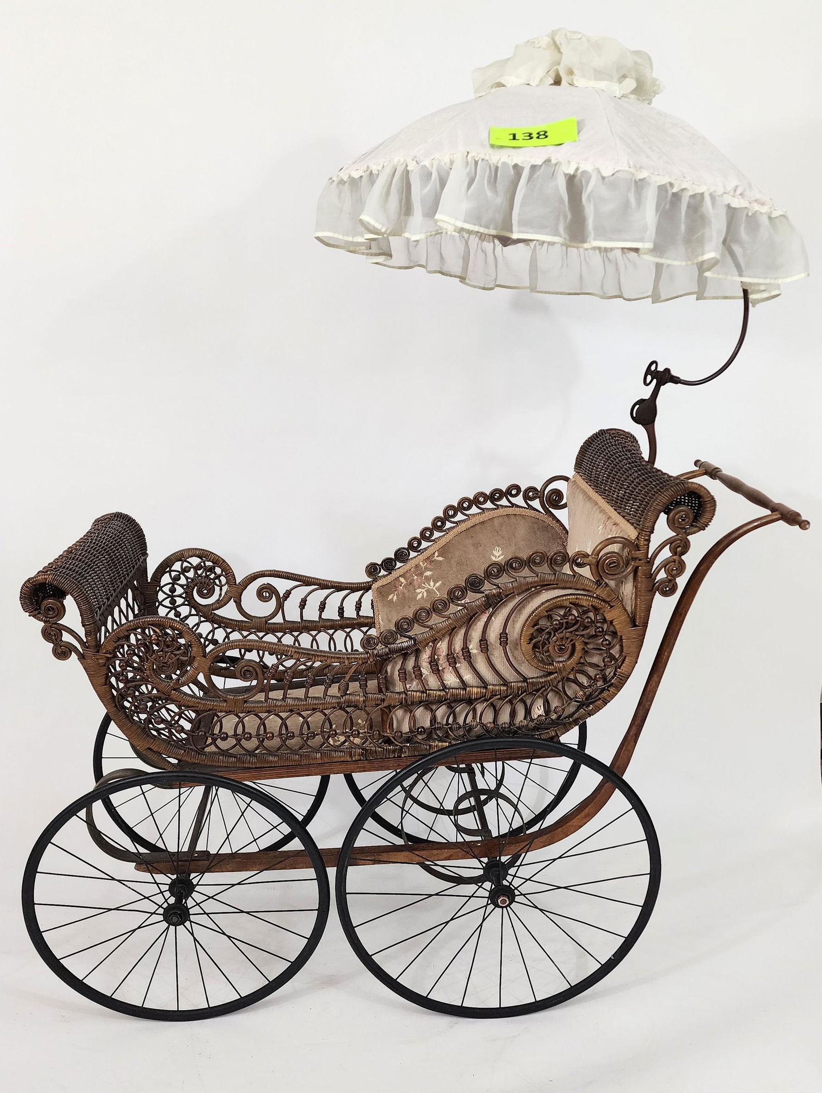 FANCY VICTORIAN BABY CARRIAGE (1 of 8)