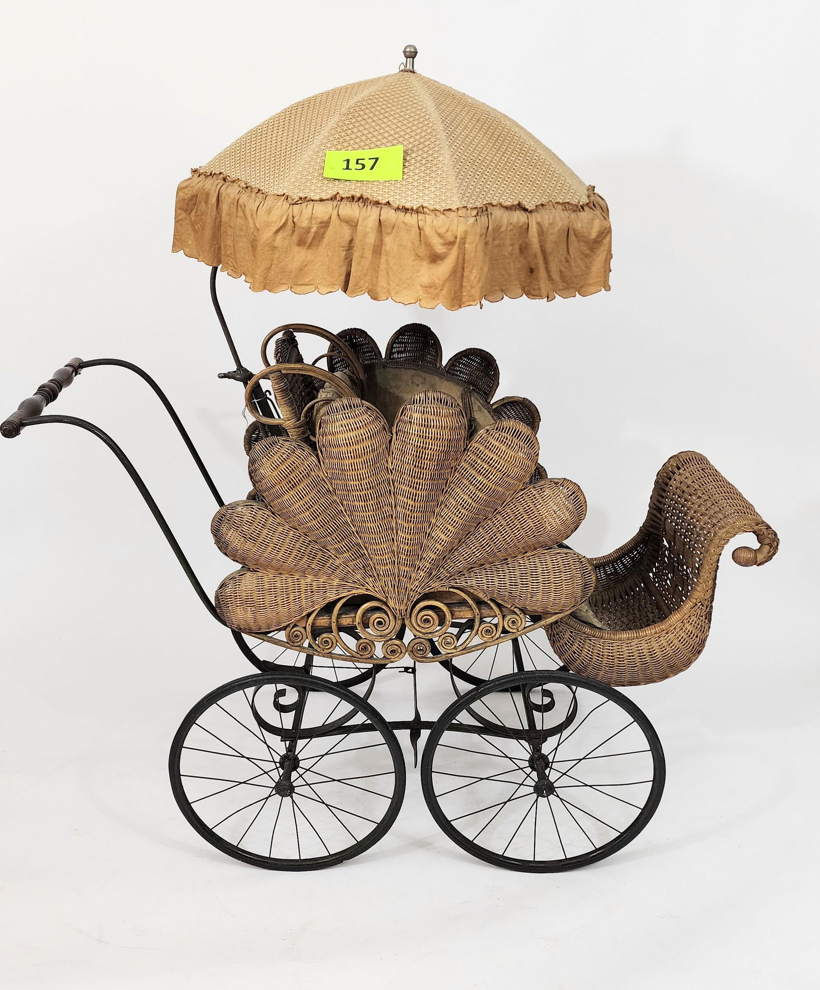 WAKEFIELD WICKER FAN-SHAPE GO-CART SLEEPER CARRIAGE (1 of 8)