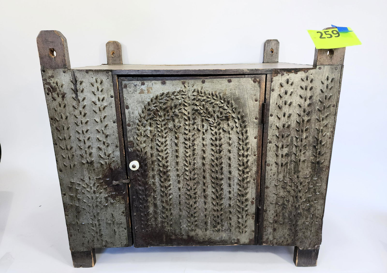 HANGING FOOD / PIE SAFE (1 of 8)