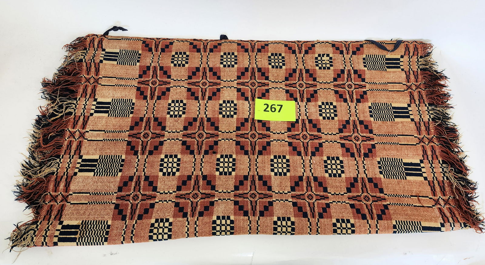 UNUSUAL CRIB COVERLET (1 of 4)