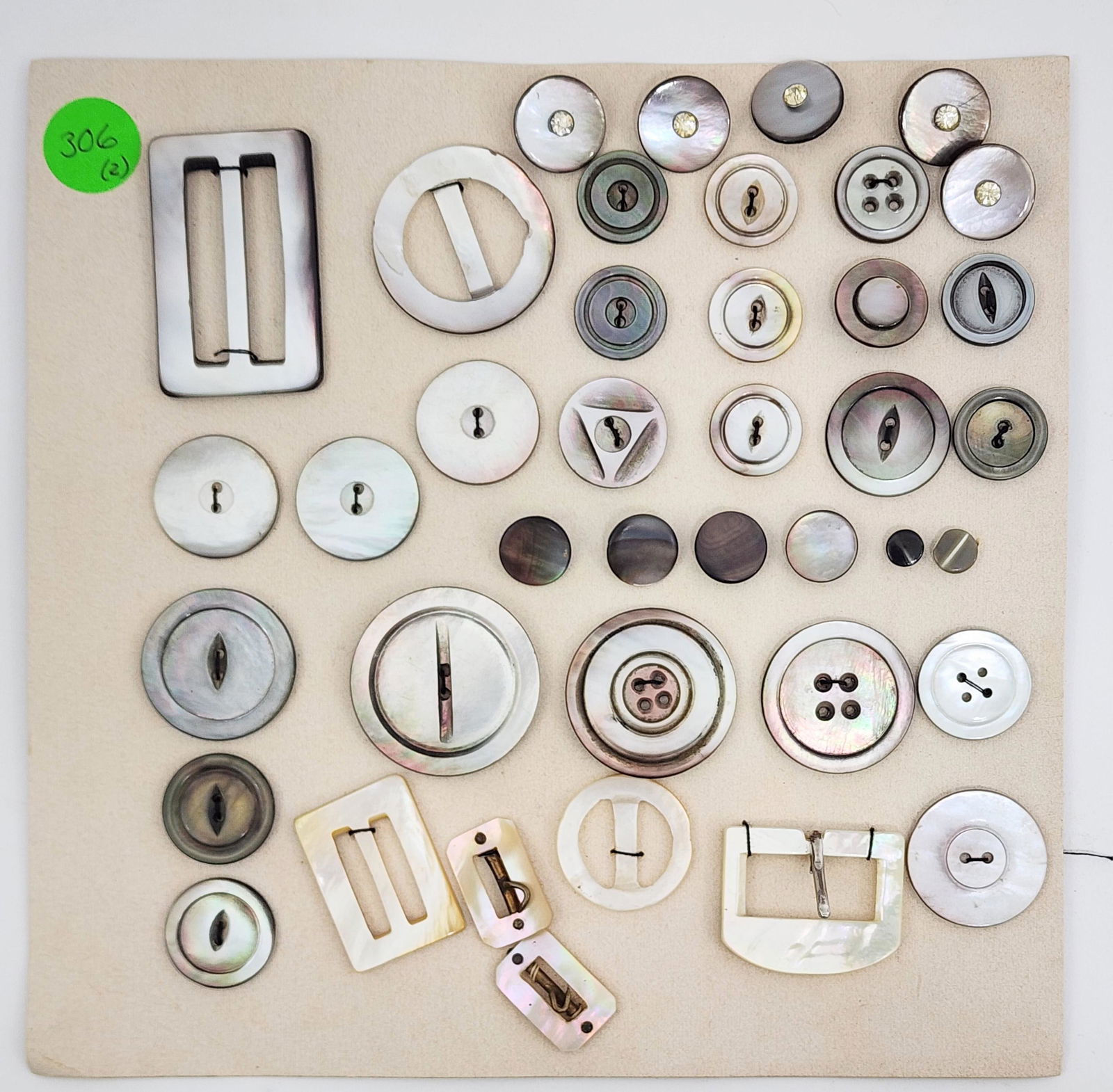 TWO CARDS OF SHELL AND PEARL BUTTONS (1 of 3)