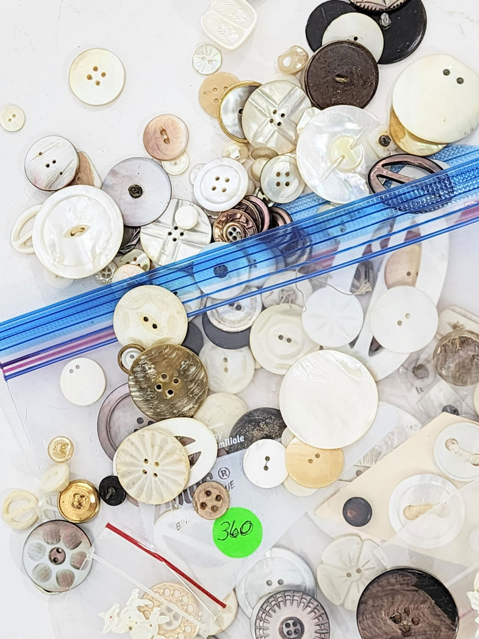 LARGE GROUP OF SHELL BUTTONS (1 of 3)