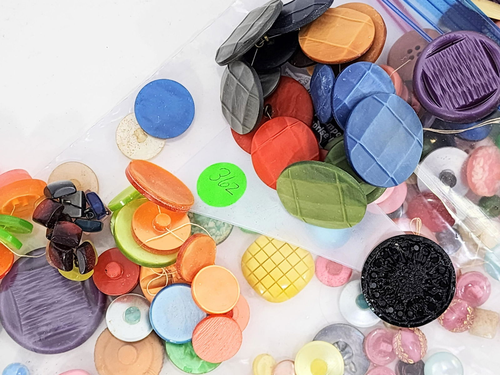 GROUP OF VINTAGE BUTTONS (1 of 3)