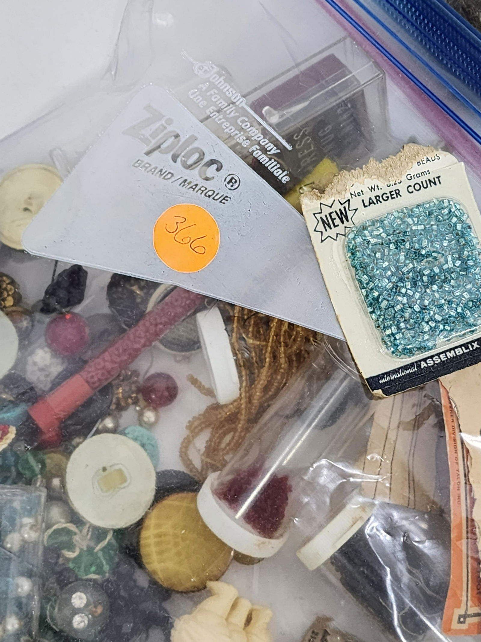 LARGE GROUP OF MISCELLANEOUS (1 of 7)