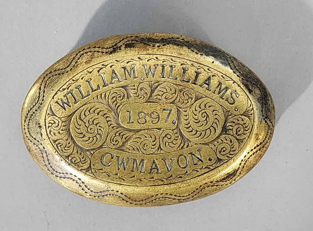 DECORATED BRASS SNUFF BOX (1 of 3)