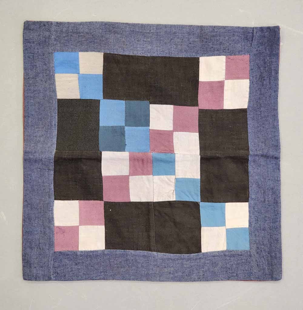AMISH DOLL QUILT (1 of 3)