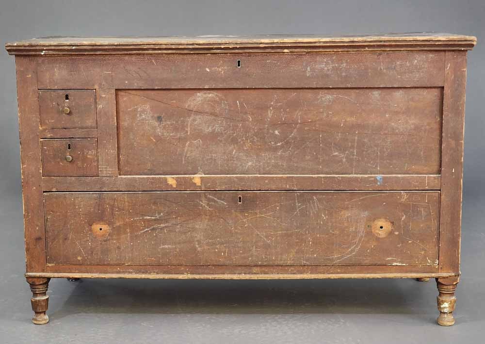 UNUSUAL BLANKET CHEST (1 of 6)