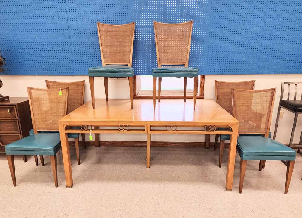 WIDDICOMB-BAKER ASSEMBLED DINING ROOM TABLE AND CHAIRS (1 of 7)