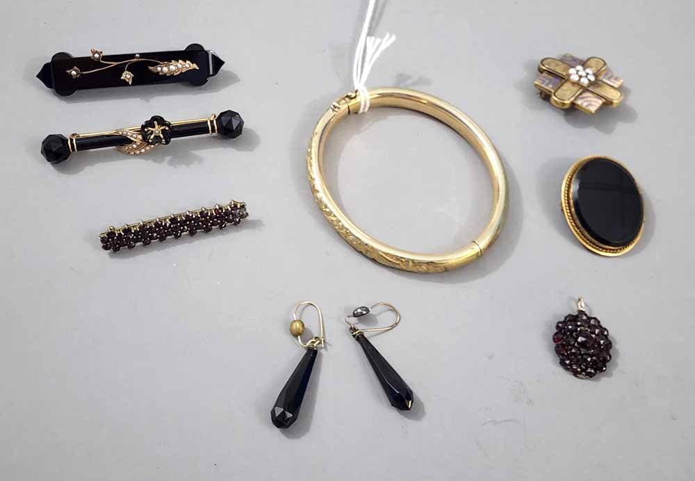 GROUP OF VICTORIAN JEWELRY (1 of 5)