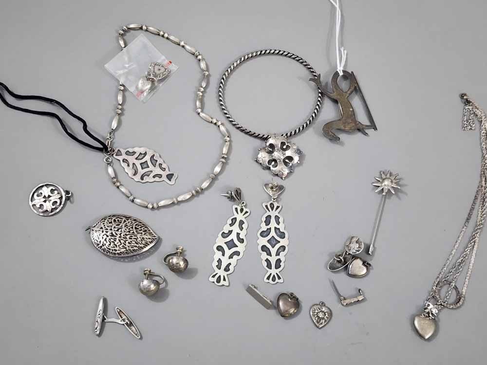 GROUP OF VINTAGE JEWELRY (1 of 1)
