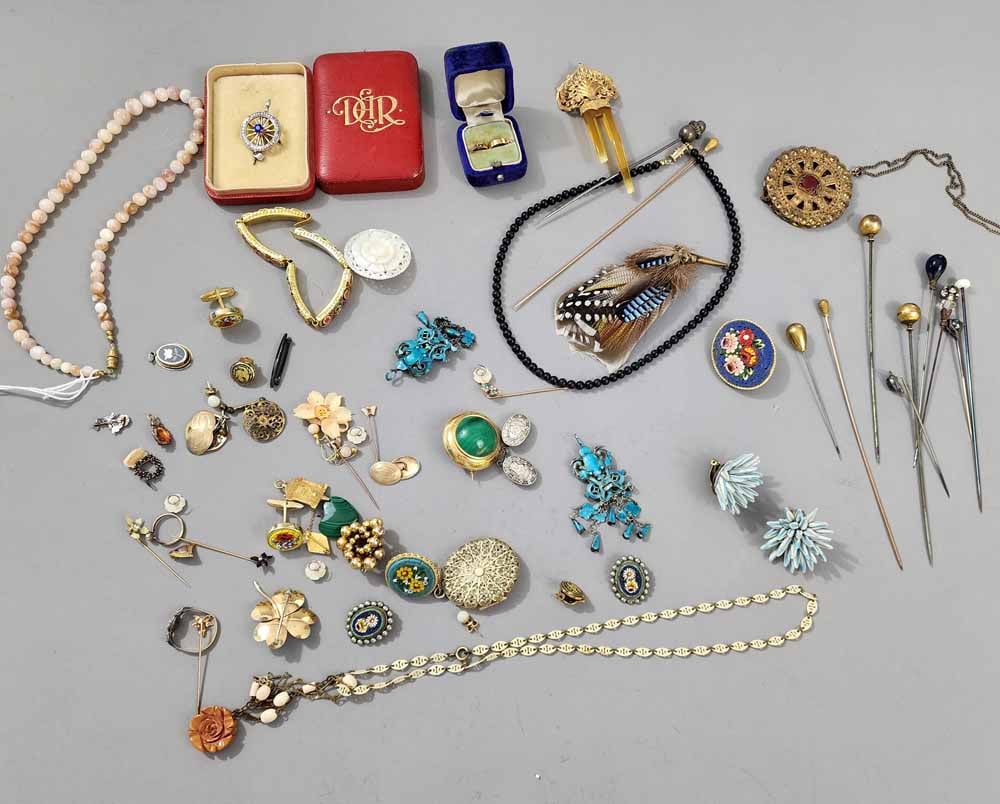 GROUP OF VINTAGE JEWELRY (1 of 7)