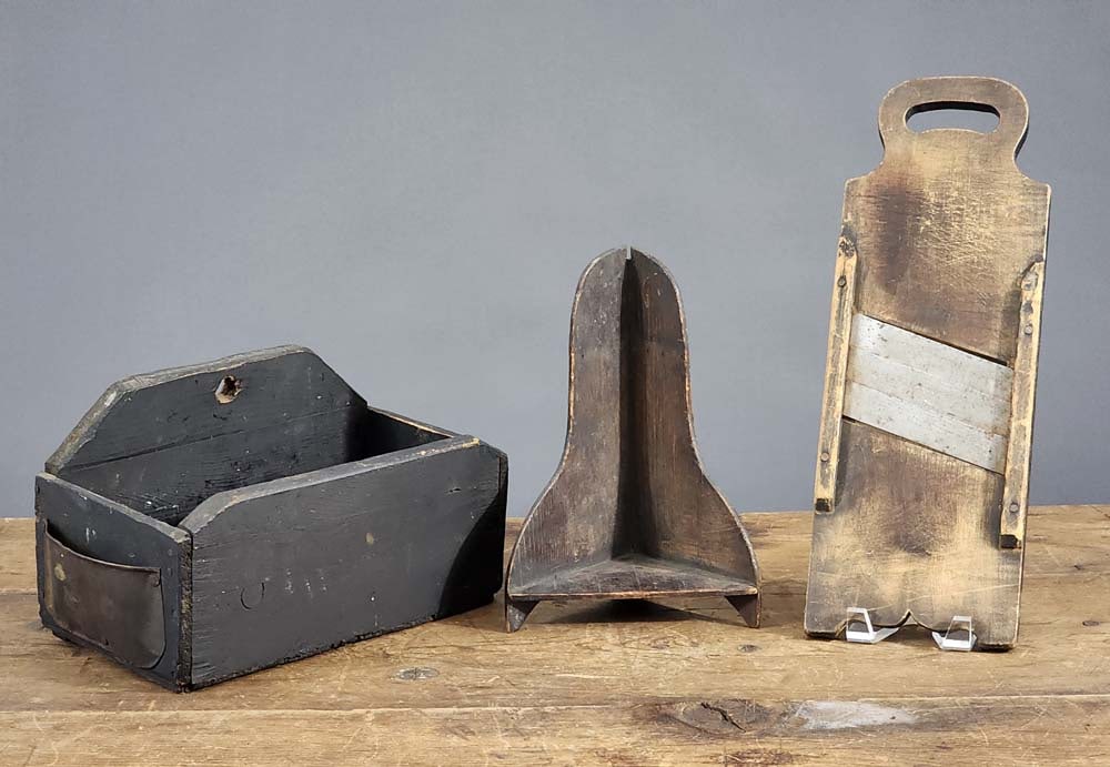 THREE PIECES OF WOODENWARE (1 of 5)