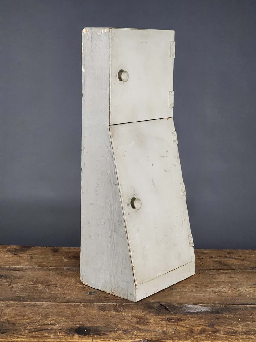 COUNTER-TOP CUPBOARD (1 of 4)