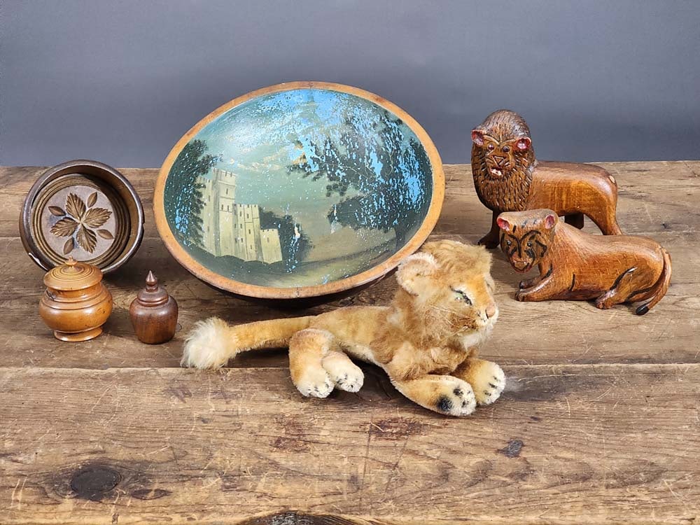 COLLECTION OF FOLK ART AND ANIMALS (1 of 5)