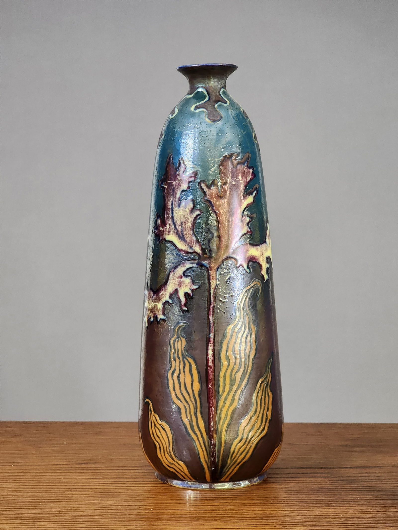 ERNST WAHLISS PERGAMON BUD VASE (1 of 4)