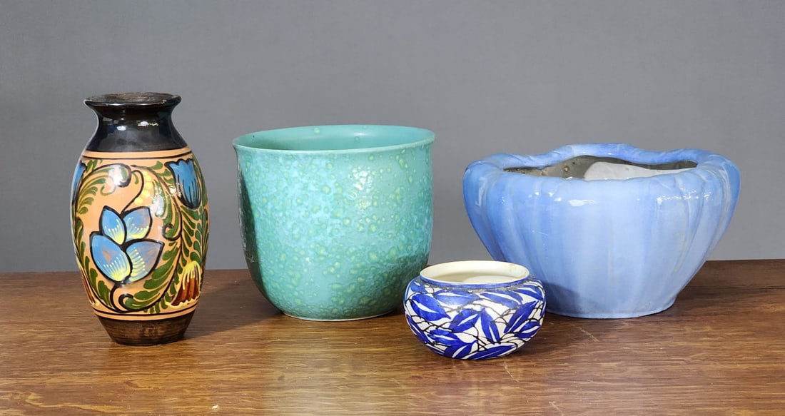 GOOD GROUP OF ART POTTERY (1 of 16)