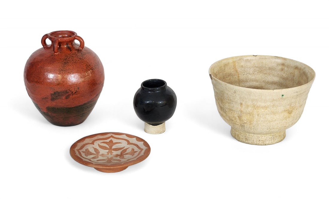 FOUR PIECES OF POTTERY BY FRANK REUSS KELLEY. (1 of 5)