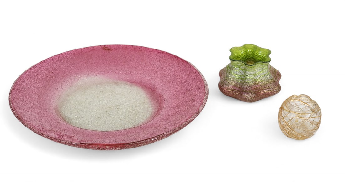 THREE PIECES OF ART GLASS.: American/European, 20th century. Miniature rose bowl with applied orange threads on exterior. 2.5"h. Small handkerchief vase with green cased glass with threaded exterior. 3.25"h. Charger with crackle