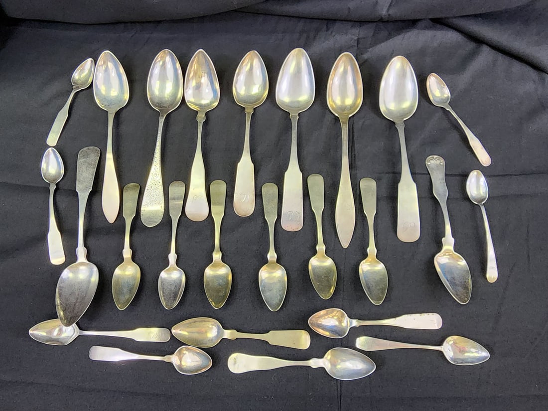 COLLECTION OF MISCELLANEOUS COIN SILVER FLATWARE (1 of 8)