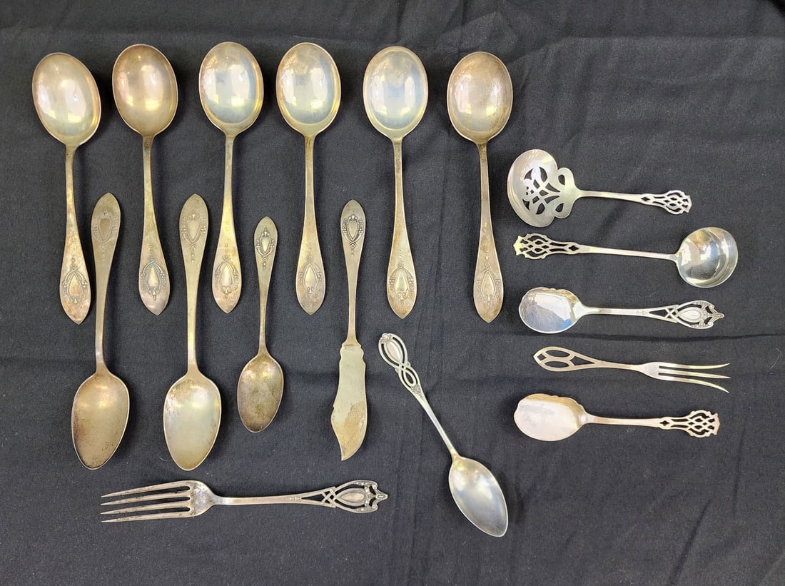 COLLECTION OF MISCELLANEOUS STERLING SILVER FLATWARE (1 of 5)