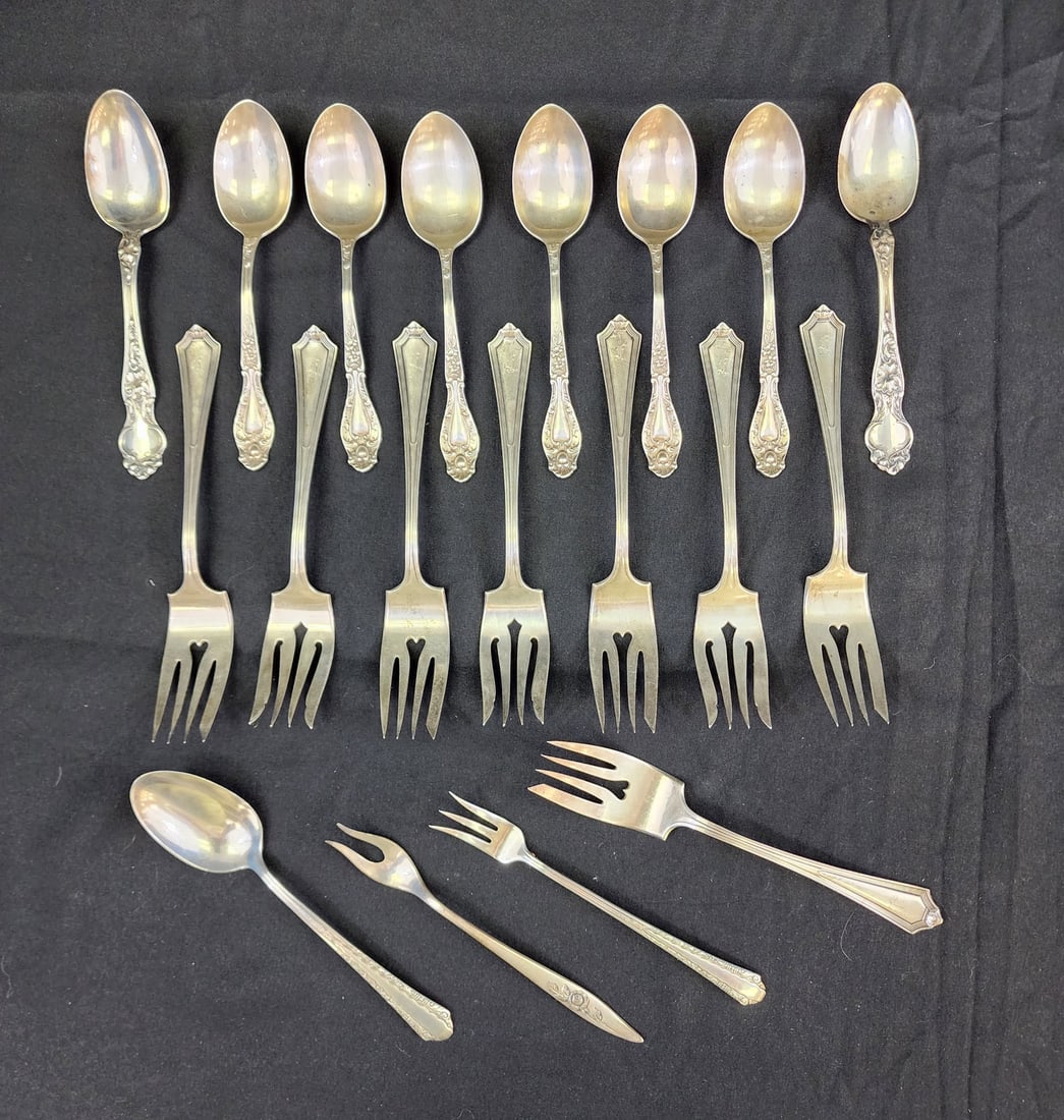 COLLECTION OF MISCELLANEOUS STERLING SILVER FLATWARE (1 of 5)