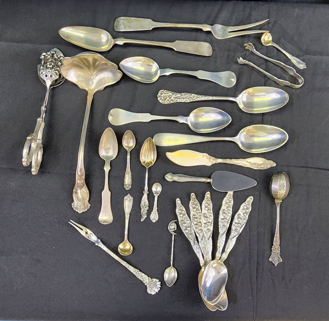COLLECTION OF MISCELLANEOUS STERLING SILVER FLATWARE (1 of 12)