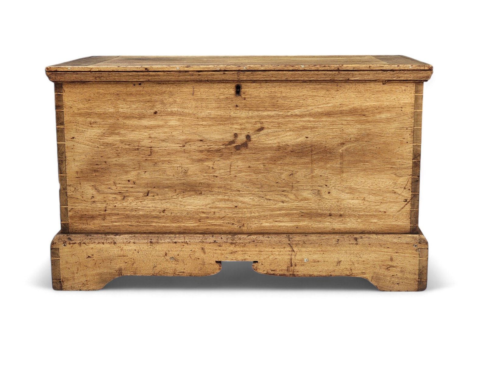 BLANKET CHEST: American, 1st half-19th century, butternut. Of small size, with a dovetailed case on a shaped bracket base. 18.75" high, 31" wide, 17.5" deep.