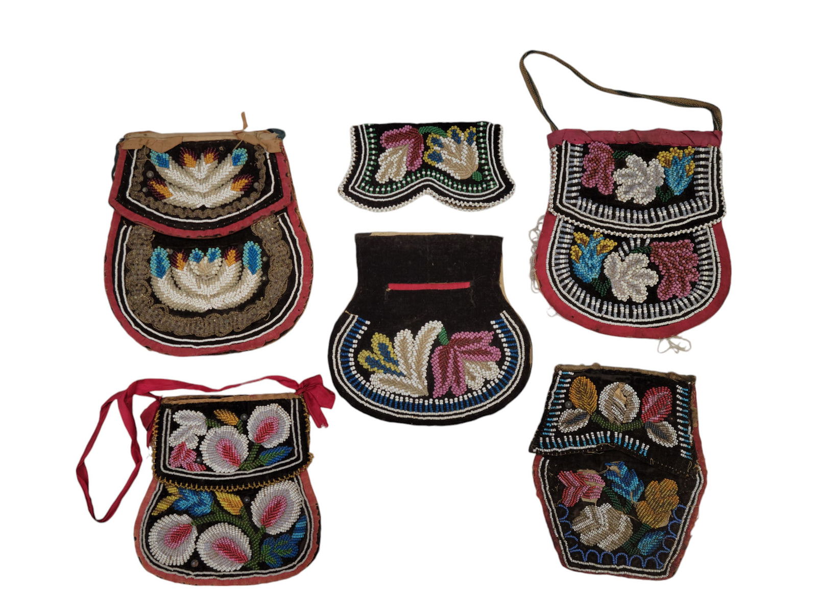 FIVE HAUDENOSAUNEE (IROQUOIS) BEADED PURSES: Late 19th-early 20th century. Largest is 8".
