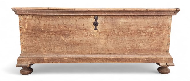 EARLY BLANKET CHEST