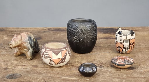 COLLECTION OF MINIATURE NATIVE AMERICAN POTS