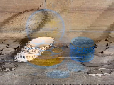 GROUP OF EARLY KITCHEN ITEMS