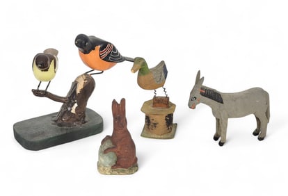 GROUP OF ANIMAL FIGURES