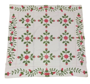 FLORAL APPLIQUE QUILT