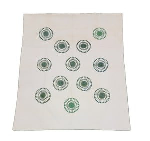 UNUSUAL CIRCULAR-PATTERN PIECED QUILT