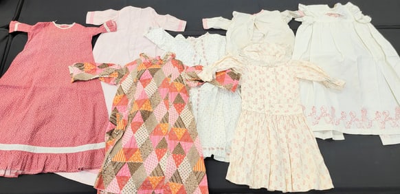 GROUP OF CHILDREN'S CLOTHING IN PINKS