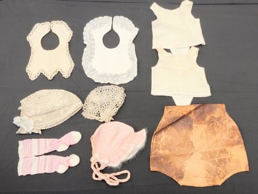 GROUP OF CHILDREN'S ACCESSORIES