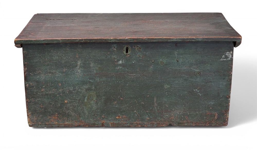 PAINTED CHEST OR STORAGE BOX (1 of 4)