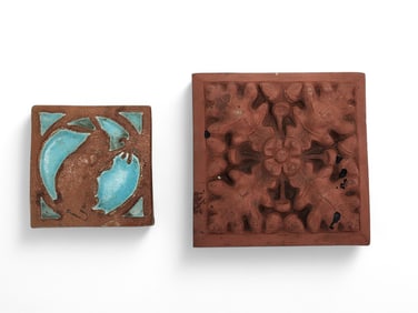 TWO PIECES MISCELLANEOUS RED CLAY