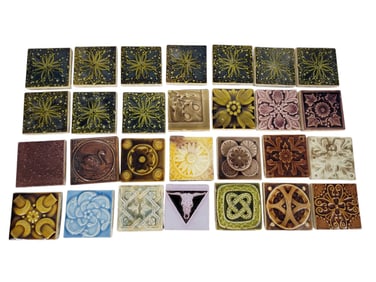LARGE GROUP OF SMALL DECORATIVE TILES